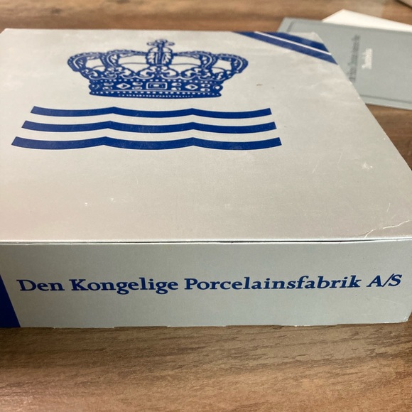 Vintage Thumbelina Decorative Plate w/ stand - Picture 6 of 7